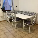 Geraeumiges Ganzes 90 M Zwei Schlafzimmer Wlan Privat Parkplatz Grosse Kueche Mit Essbereich Badewanne Waschmaschine Spuelmaschine Gesamte Gehoert Ihnen *