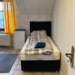 Geraeumiges Ganzes 90 M Zwei Schlafzimmer Wlan Privat Parkplatz Grosse Kueche Mit Essbereich Badewanne Waschmaschine Spuelmaschine Gesamte Gehoert Ihnen 뒤스부르크
