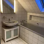 Geraeumiges Ganzes 90 M Zwei Schlafzimmer Wlan Privat Parkplatz Grosse Kueche Mit Essbereich Badewanne Waschmaschine Spuelmaschine Gesamte Gehoert Ihnen * 뒤스부르크