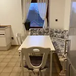 Geraeumiges Ganzes 90 M Zwei Schlafzimmer Wlan Privat Parkplatz Grosse Kueche Mit Essbereich Badewanne Waschmaschine Spuelmaschine Gesamte Gehoert Ihnen 아파트 *