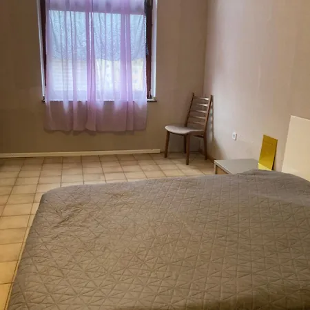 Geraeumiges Ganzes 90 M Zwei Schlafzimmer Wlan Privat Parkplatz Grosse Kueche Mit Essbereich Badewanne Waschmaschine Spuelmaschine Gesamte Gehoert Ihnen Apartment Duisburg