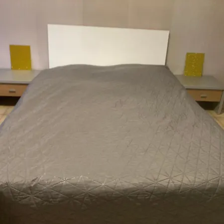 Geraeumiges Ganzes Apartment 90 M Zwei Schlafzimmer Wlan Privat Parkplatz Grosse Kueche Mit Essbereich Badewanne Waschmaschine Spuelmaschine Gesamte Unterkunft Gehoert Ihnen Daire Duisburg