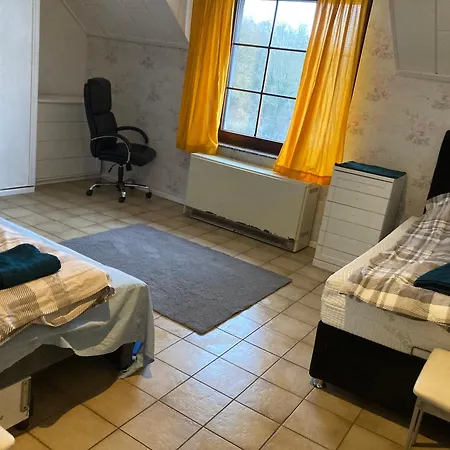 Geraeumiges Ganzes Apartment 90 M Zwei Schlafzimmer Wlan Privat Parkplatz Grosse Kueche Mit Essbereich Badewanne Waschmaschine Spuelmaschine Gesamte Unterkunft Gehoert Ihnen Apartman *