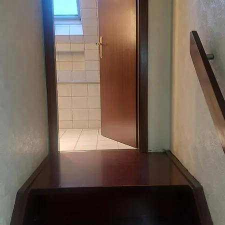 Geraeumiges Ganzes 90 M Zwei Schlafzimmer Wlan Privat Parkplatz Grosse Kueche Mit Essbereich Badewanne Waschmaschine Spuelmaschine Gesamte Gehoert Ihnen * ドゥイスブルグ