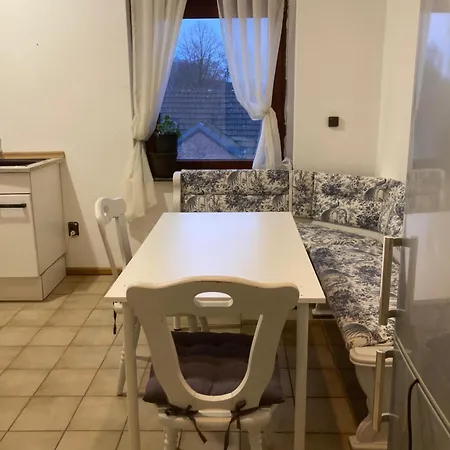 Geraeumiges Ganzes 90 M Zwei Schlafzimmer Wlan Privat Parkplatz Grosse Kueche Mit Essbereich Badewanne Waschmaschine Spuelmaschine Gesamte Gehoert Ihnen アパート *
