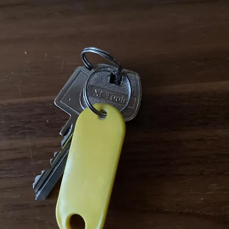 Geraeumiges Apartment 90 M Zwei Schlafzimmer Grosse Kueche Mit Essbereich Badewanne Waschmaschine Spuelmaschine Gesamte Unterkunft Gehoert Ihnen Apartment