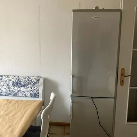 Geraeumiges Apartment 90 M Zwei Schlafzimmer Grosse Kueche Mit Essbereich Badewanne Waschmaschine Spuelmaschine Gesamte Unterkunft Gehoert Ihnen * Duisburg