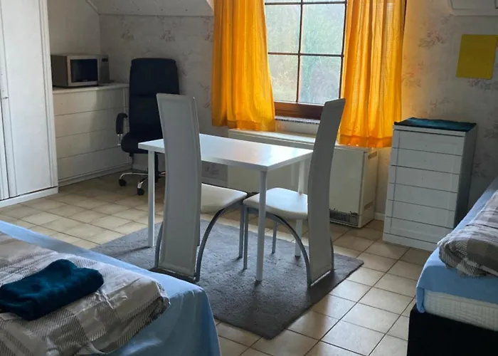 Geraeumiges Ganzes Apartment 90 M Zwei Schlafzimmer Wlan Privat Parkplatz Grosse Kueche Mit Essbereich Badewanne Waschmaschine Spuelmaschine Gesamte Unterkunft Gehoert Ihnen