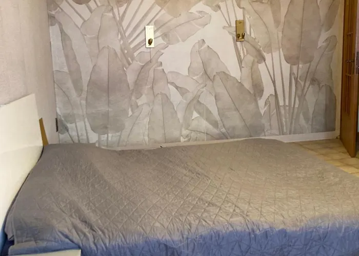 Geraeumiges Apartment 90 M Zwei Schlafzimmer Grosse Kueche Mit Essbereich Badewanne Waschmaschine Spuelmaschine Gesamte Unterkunft Gehoert Ihnen Apartment