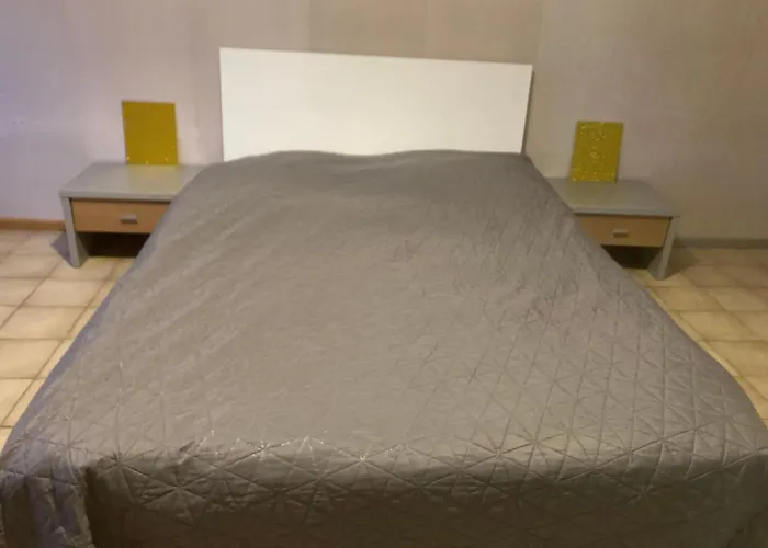 Geraeumiges Ganzes Apartment 90 M Zwei Schlafzimmer Wlan Privat Parkplatz Grosse Kueche Mit Essbereich Badewanne Waschmaschine Spuelmaschine Gesamte Unterkunft Gehoert Ihnen Daire Duisburg