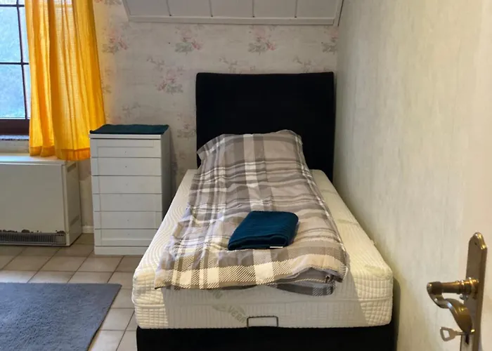 Geraeumiges 90 M Zwei Schlafzimmer Grosse Kueche Mit Essbereich Badewanne Waschmaschine Spuelmaschine Gesamte Gehoert Ihnen Duisburg