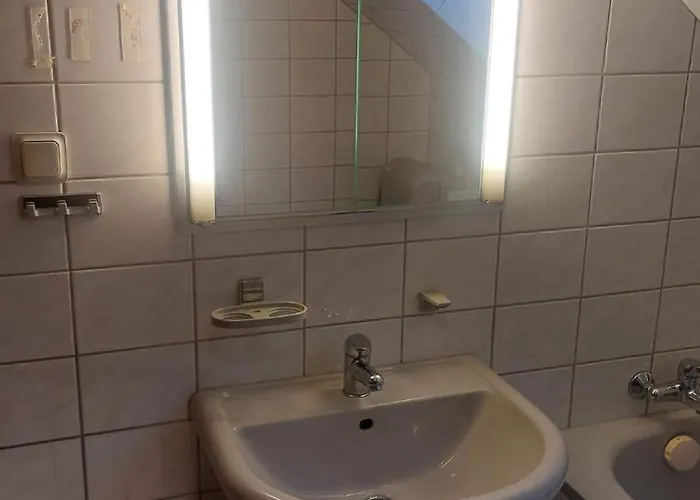 Geraeumiges Apartment 90 M Zwei Schlafzimmer Grosse Kueche Mit Essbereich Badewanne Waschmaschine Spuelmaschine Gesamte Unterkunft Gehoert Ihnen Apartment Duisburg