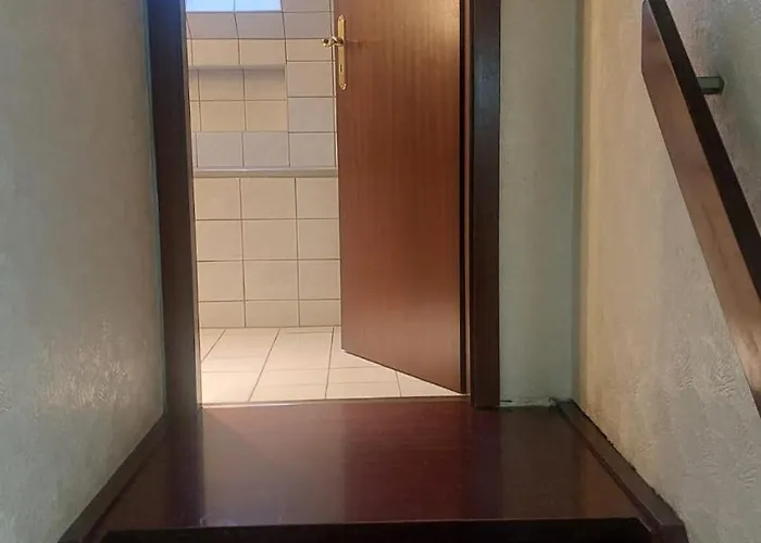 Geraeumiges Ganzes Apartment 90 M Zwei Schlafzimmer Wlan Privat Parkplatz Grosse Kueche Mit Essbereich Badewanne Waschmaschine Spuelmaschine Gesamte Unterkunft Gehoert Ihnen * Duisburg