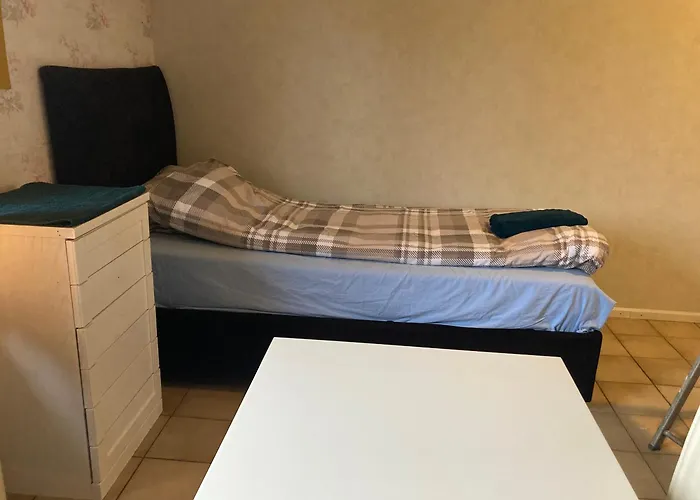 Geraeumiges Apartment 90 M Zwei Schlafzimmer Grosse Kueche Mit Essbereich Badewanne Waschmaschine Spuelmaschine Gesamte Unterkunft Gehoert Ihnen *