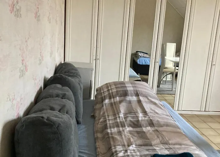 Apartment Geraeumiges 90 M Zwei Schlafzimmer Grosse Kueche Mit Essbereich Badewanne Waschmaschine Spuelmaschine Gesamte Gehoert Ihnen