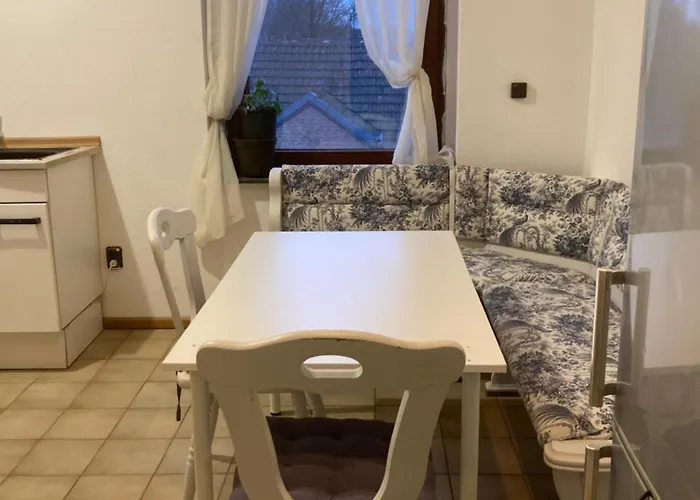 Geraeumiges Ganzes Apartment 90 M Zwei Schlafzimmer Wlan Privat Parkplatz Grosse Kueche Mit Essbereich Badewanne Waschmaschine Spuelmaschine Gesamte Unterkunft Gehoert Ihnen Daire *