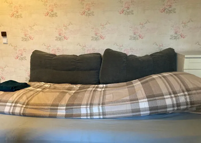 Geraeumiges 90 M Zwei Schlafzimmer Grosse Kueche Mit Essbereich Badewanne Waschmaschine Spuelmaschine Gesamte Gehoert Ihnen Apartment