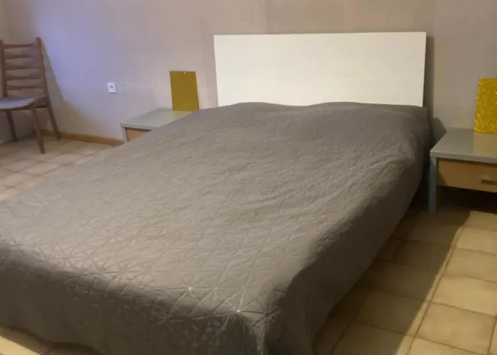Geraeumiges Ganzes Apartment 90 M Zwei Schlafzimmer Wlan Privat Parkplatz Grosse Kueche Mit Essbereich Badewanne Waschmaschine Spuelmaschine Gesamte Unterkunft Gehoert Ihnen *