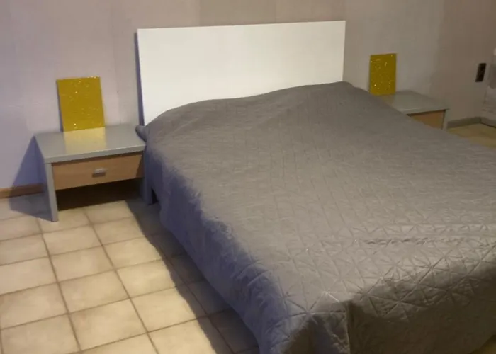 Geraeumiges Ganzes Apartment 90 M Zwei Schlafzimmer Wlan Privat Parkplatz Grosse Kueche Mit Essbereich Badewanne Waschmaschine Spuelmaschine Gesamte Unterkunft Gehoert Ihnen Daire Duisburg