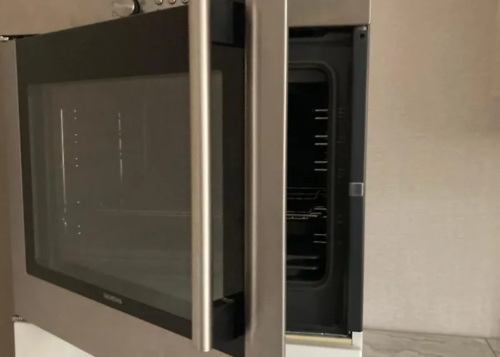 Geraeumiges Apartment 90 M Zwei Schlafzimmer Grosse Kueche Mit Essbereich Badewanne Waschmaschine Spuelmaschine Gesamte Unterkunft Gehoert Ihnen Apartment Duisburg