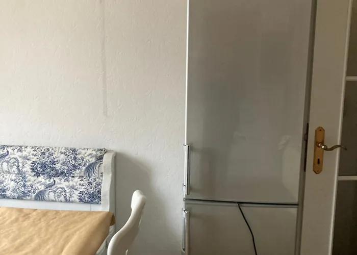 Geraeumiges Apartment 90 M Zwei Schlafzimmer Grosse Kueche Mit Essbereich Badewanne Waschmaschine Spuelmaschine Gesamte Unterkunft Gehoert Ihnen * Duisburg