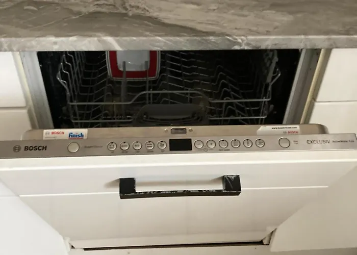 Geraeumiges Ganzes Apartment 90 M Zwei Schlafzimmer Wlan Privat Parkplatz Grosse Kueche Mit Essbereich Badewanne Waschmaschine Spuelmaschine Gesamte Unterkunft Gehoert Ihnen Duisburg